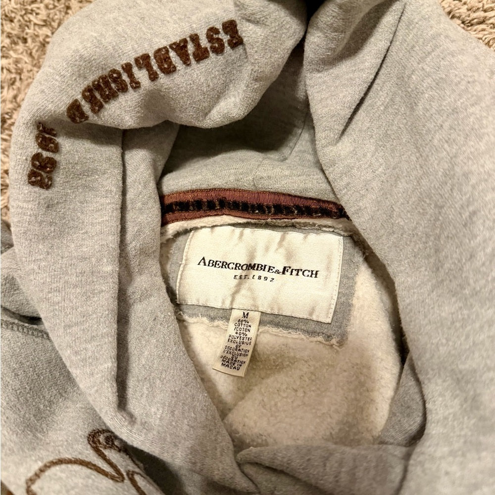 Abercrombie & Fitch Women's Light Gray Embroidered Sweatshirt M