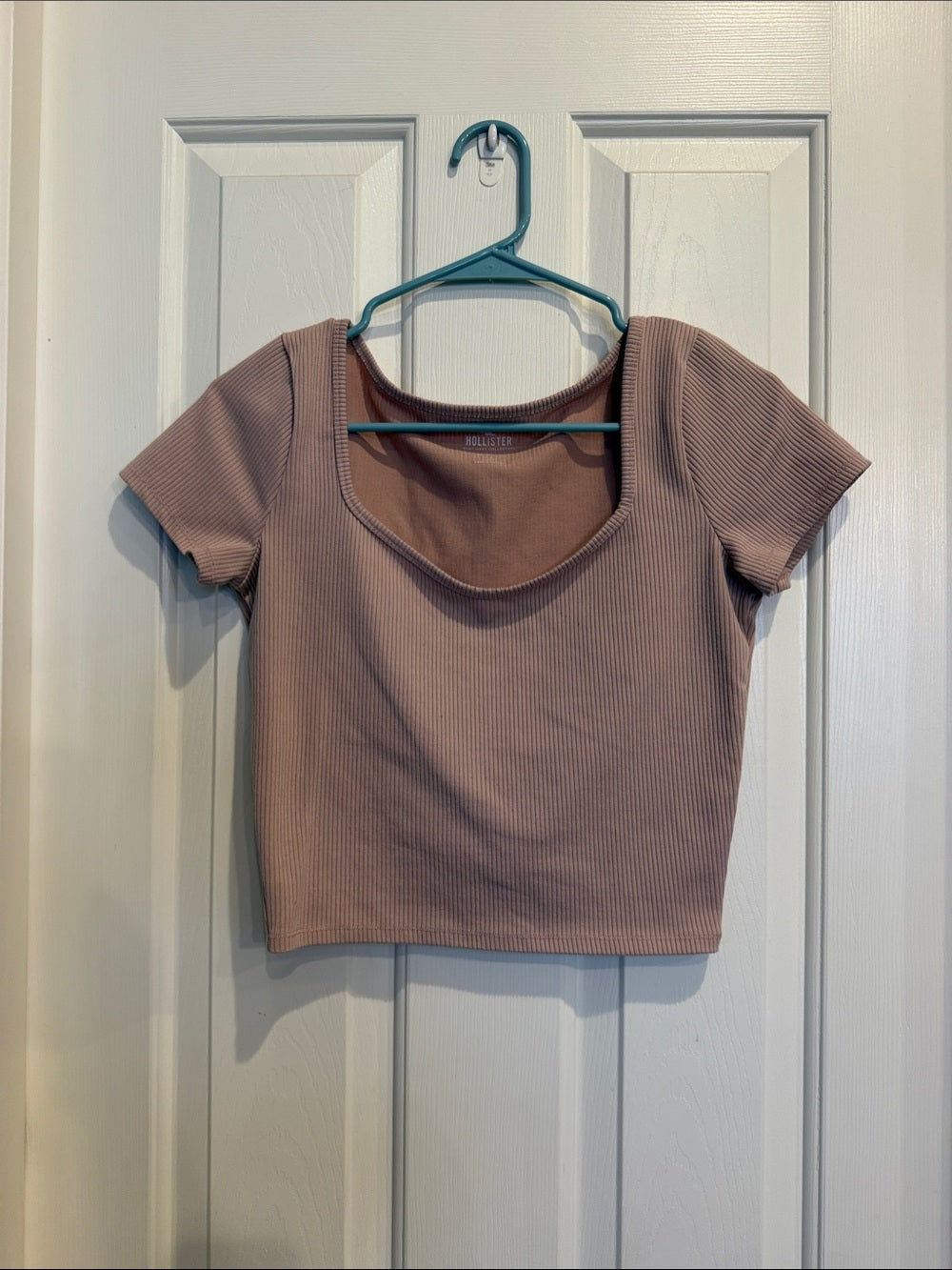 Hollister Women's Mauve Pink Ribbed Scoop Neck Crop Top M