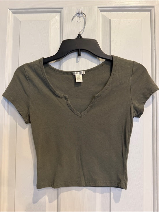 Bozzolo Women's Olive Green V-Neck Cropped Tee S